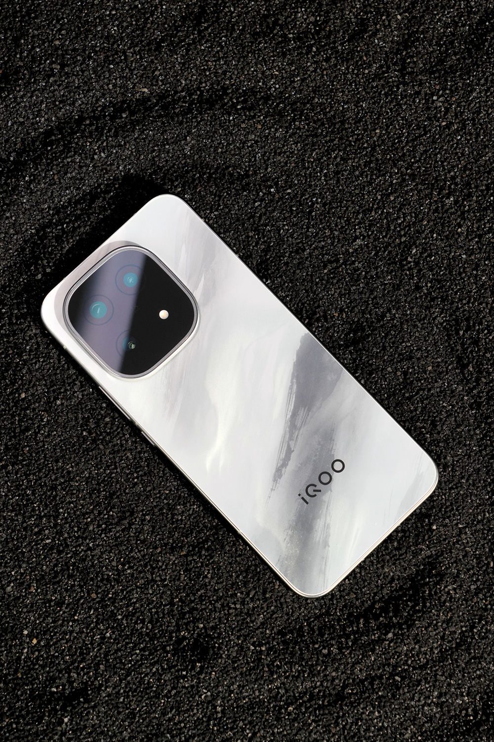 IQOO 15 - Image 3